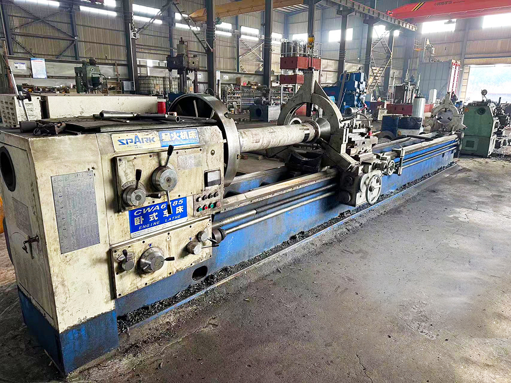 Single column hydraulic press working shop